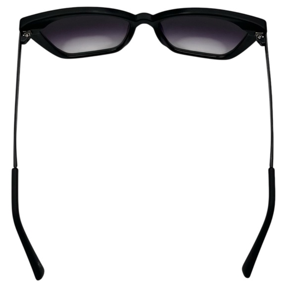 Bundle of Sunglasses - Picture 10 of 11